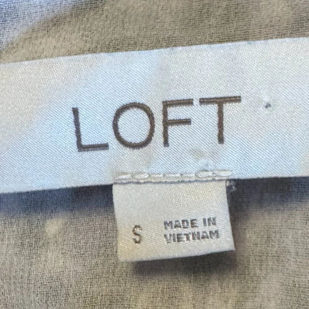Loft floral flirty puff shoulders. Size S (A34) - Picture 4 of 5
